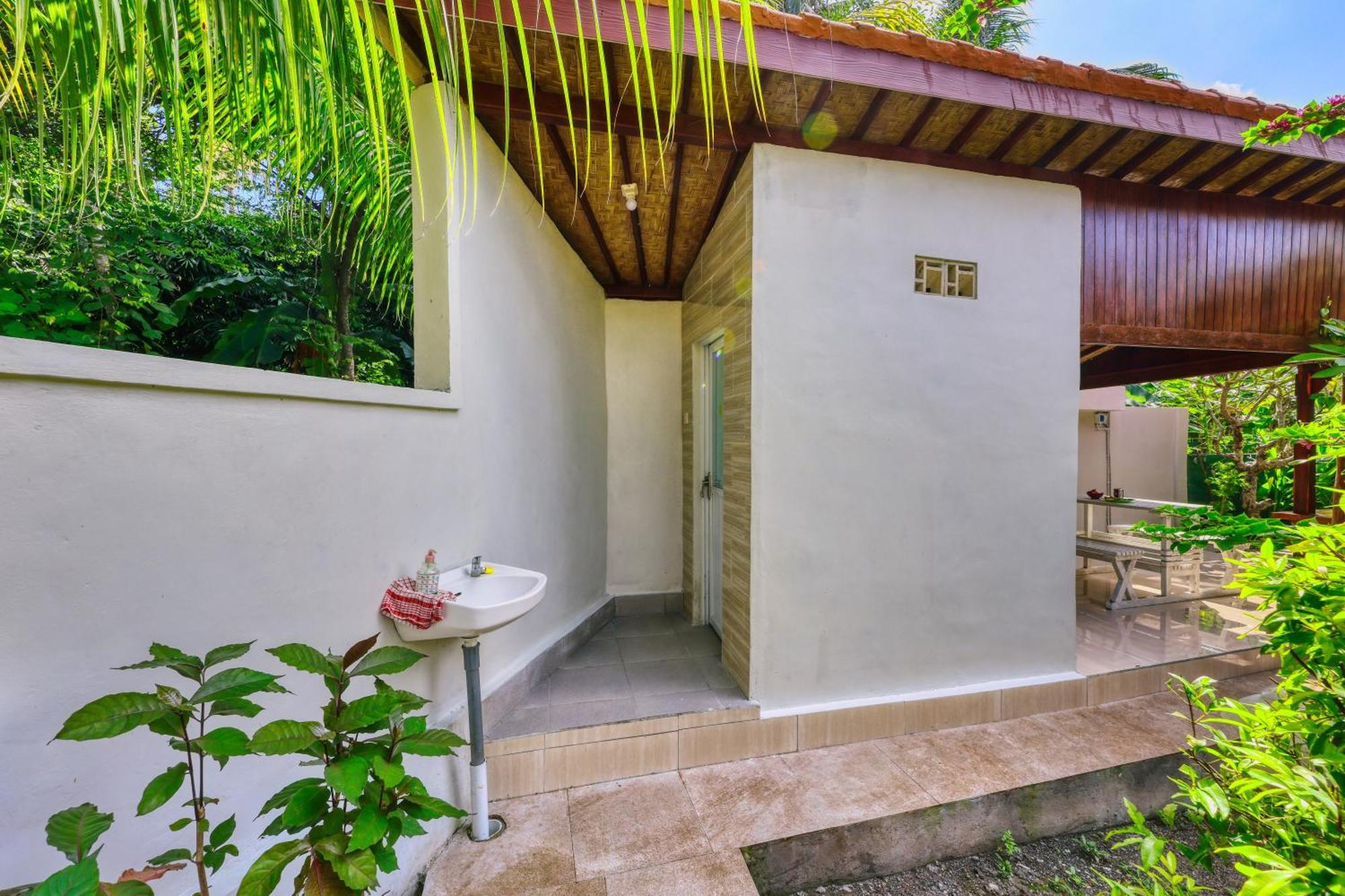 Asoka Bungalows Ped Luaran gambar