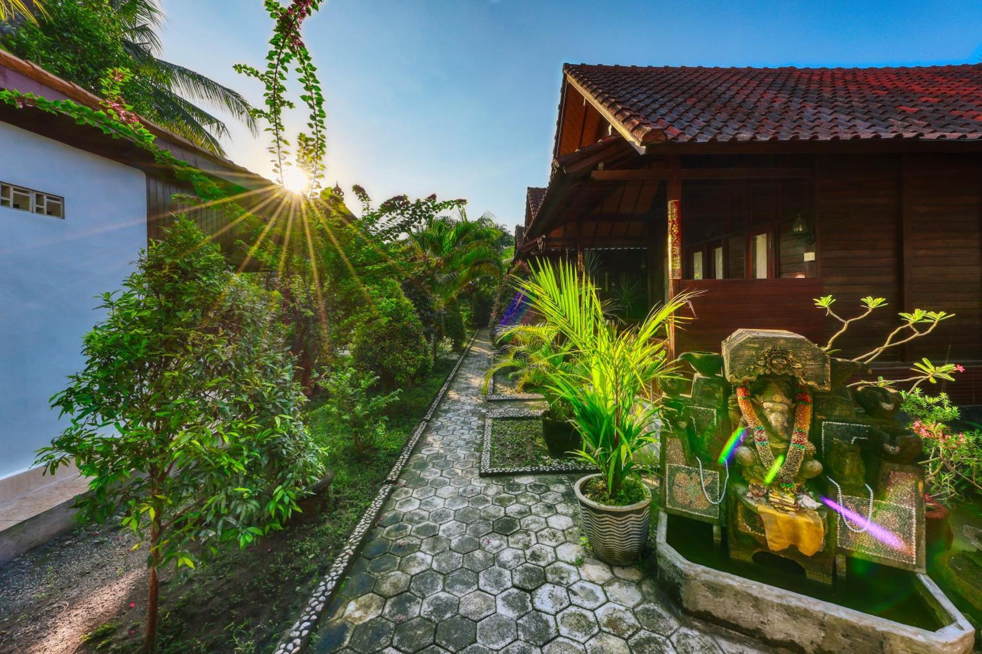 Asoka Bungalows Ped Luaran gambar