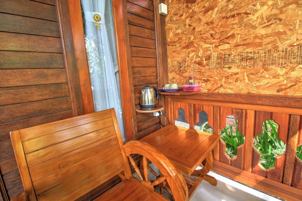 Asoka Bungalows Ped Luaran gambar